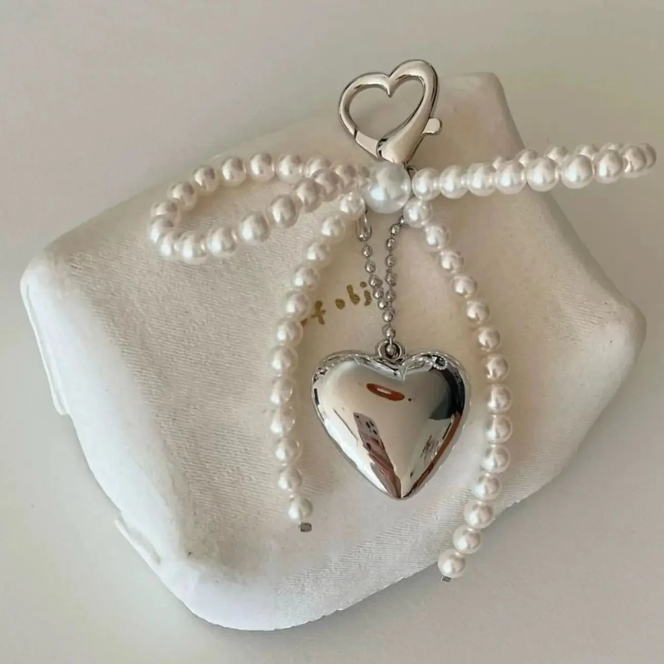 White Bowknot Heart Keychain Women Sweet Charm Pearl Bow Backpack Key Ring Handmade Jewelry Ornament Bags Pendants Gifts