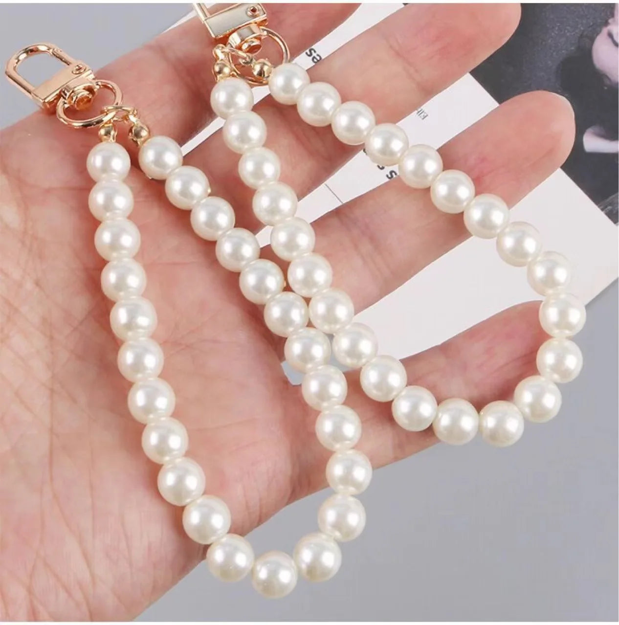 ZAKOL Cute Pearl Keychain for Women Girls Shiny Pearl Bead Shell Phone Bag Backpack Charm Accessory Car Key Key Chain Pendant