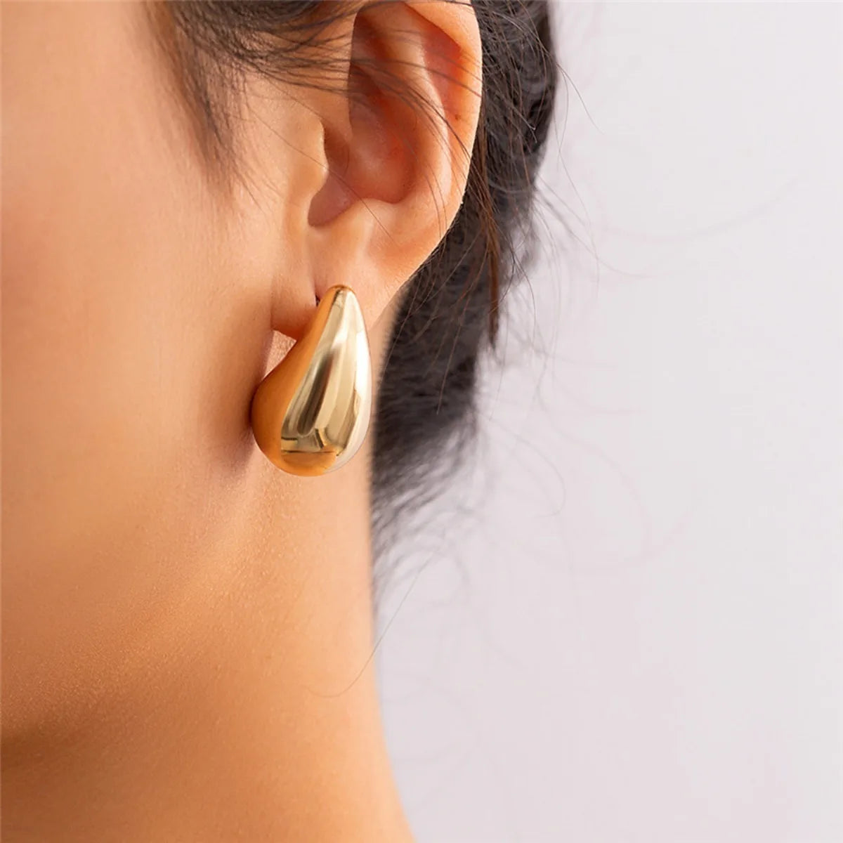 2pc New Sleek Golden Chunky Water Drop Dome Stud Earrings Women Metal Glossy Thick Teardrop Solid CCB Stylish and Sexy Jewelry